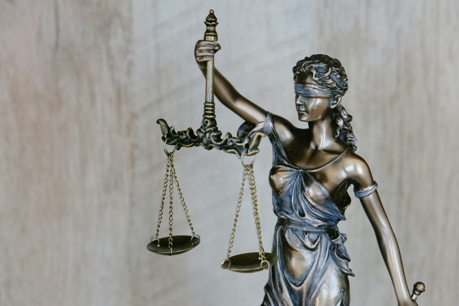 Digital Evidence: Preserving the Chain of Custody in Court